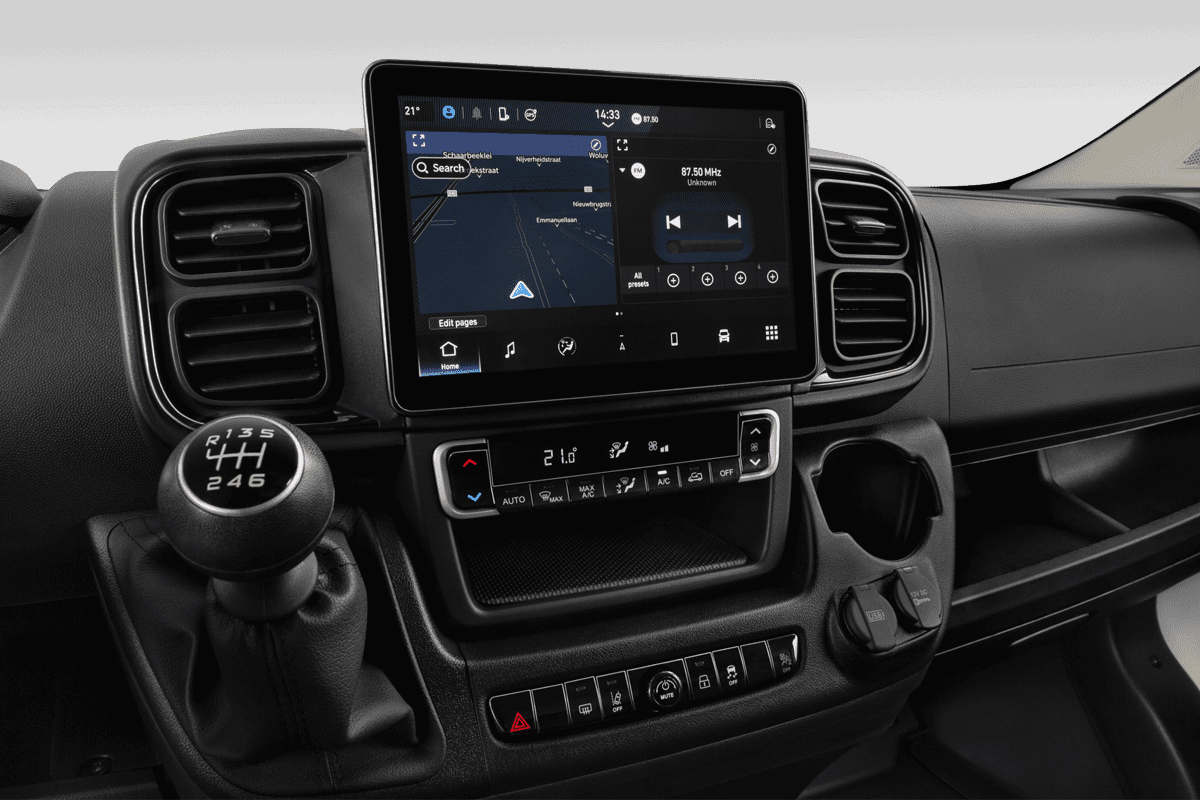 Mittelkonsole eines Peugeot Boxer Kastenwagen