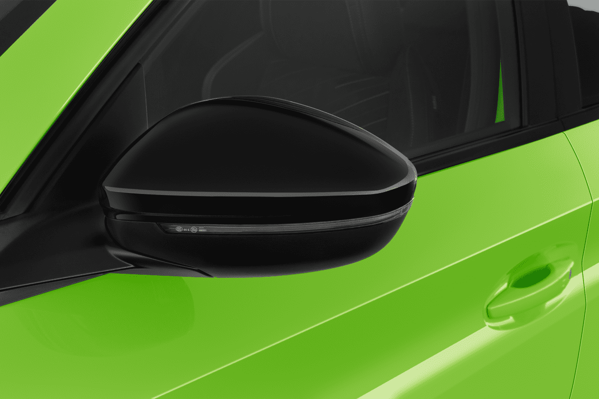 Rückspiegel eines Peugeot e-208