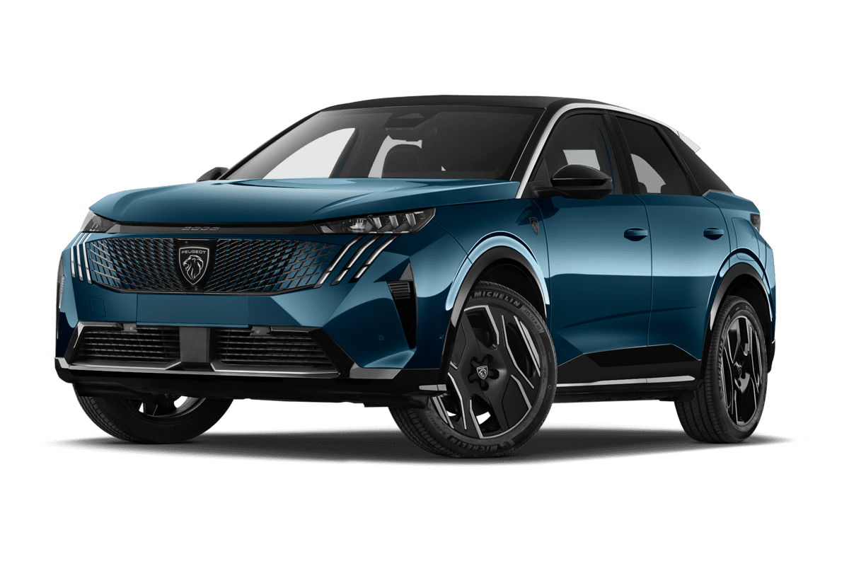 Tiefe, schräge Heckansicht eines Peugeot 3008 Hybrid , freigestellt