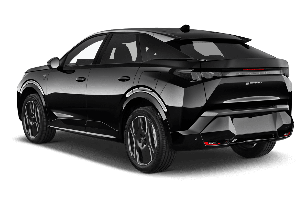 Schräge Heckansicht eines Peugeot e-3008 , freigestellt