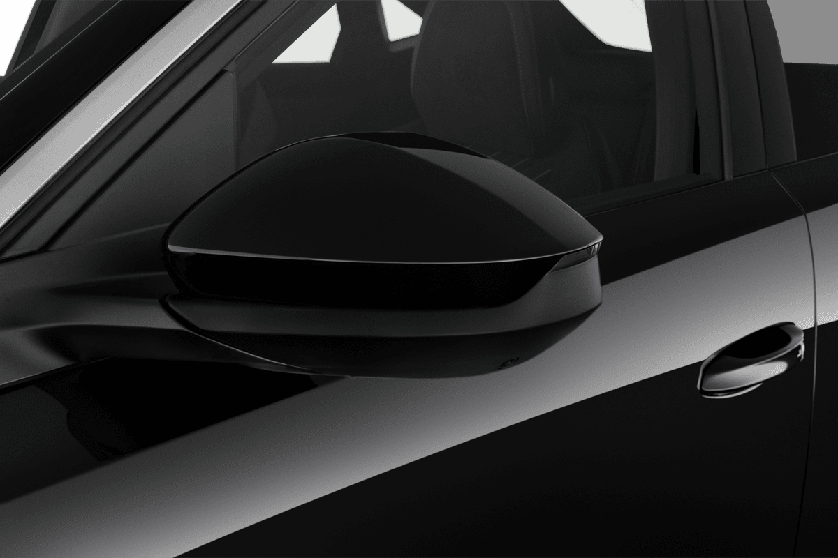 Rückspiegel eines Peugeot e-3008 