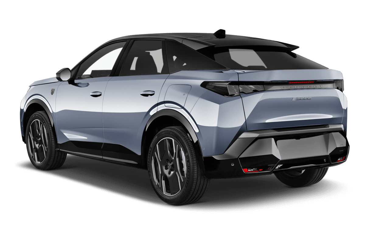 Schräge Heckansicht eines Peugeot e-3008 , freigestellt