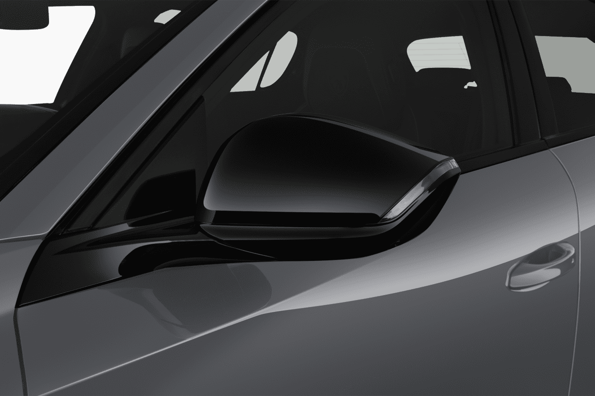 Rückspiegel eines Peugeot e308
