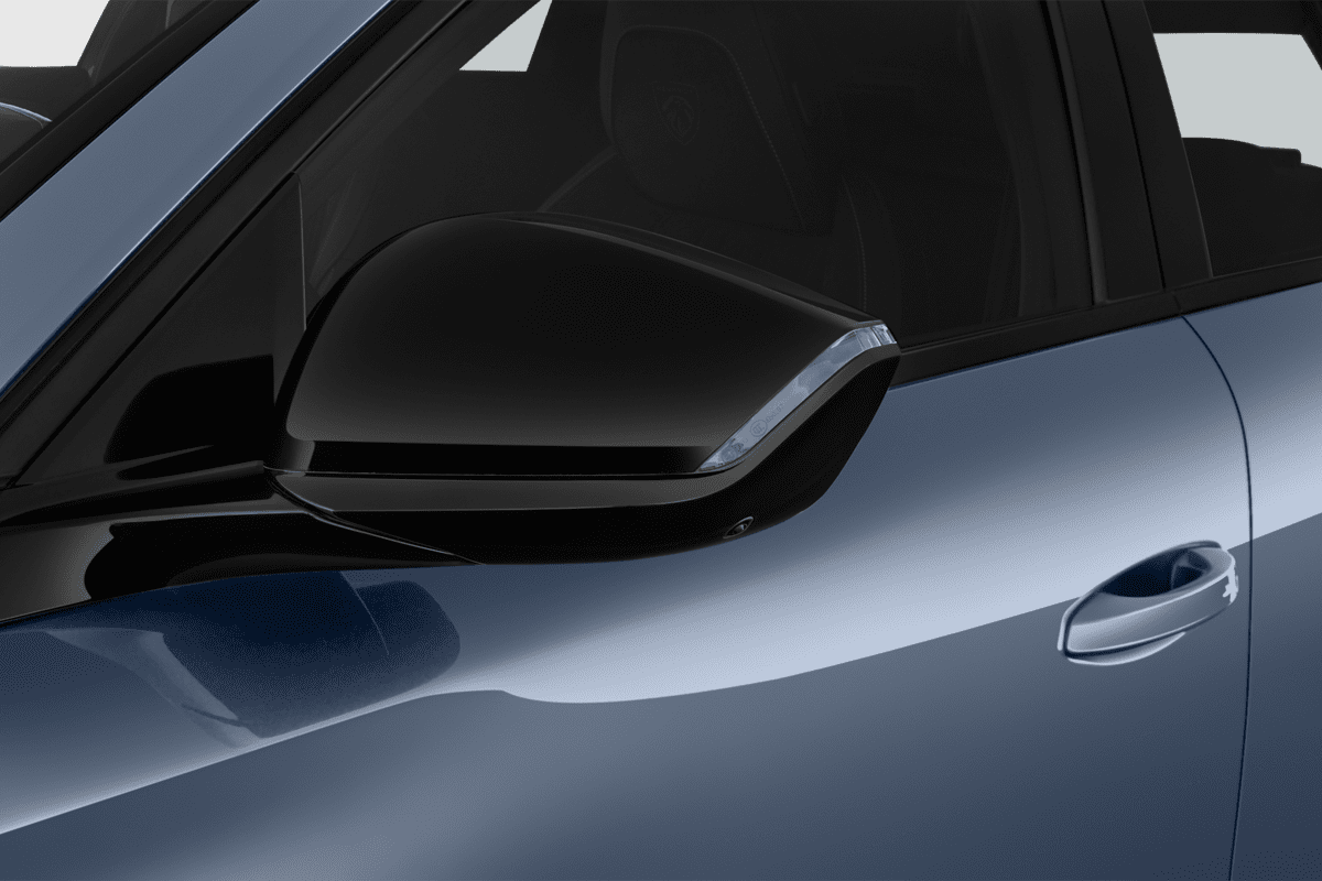 Rückspiegel eines Peugeot e308 SW