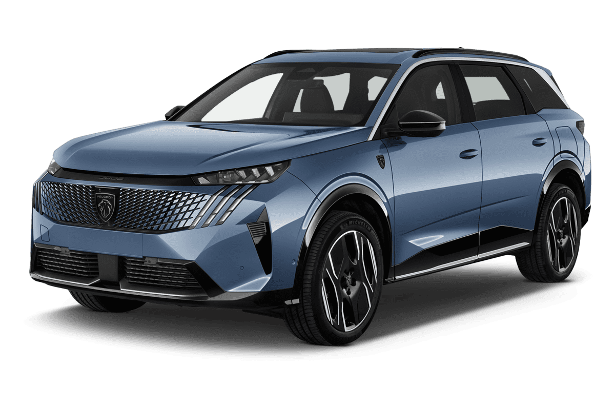 Schräge Frontansicht eines Peugeot 5008, freigestellt