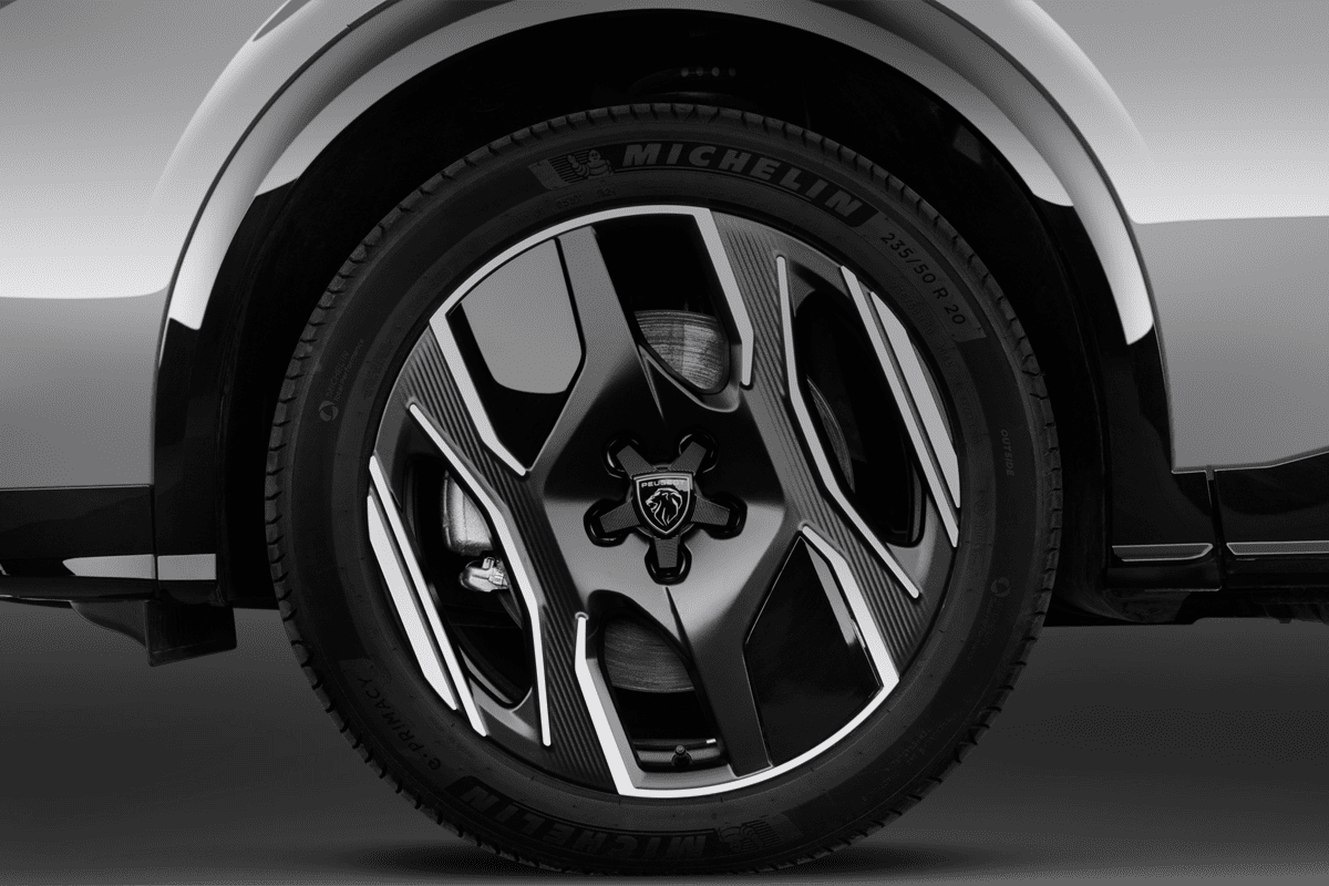 Radkappe oder Felge eines Peugeot E-5008 