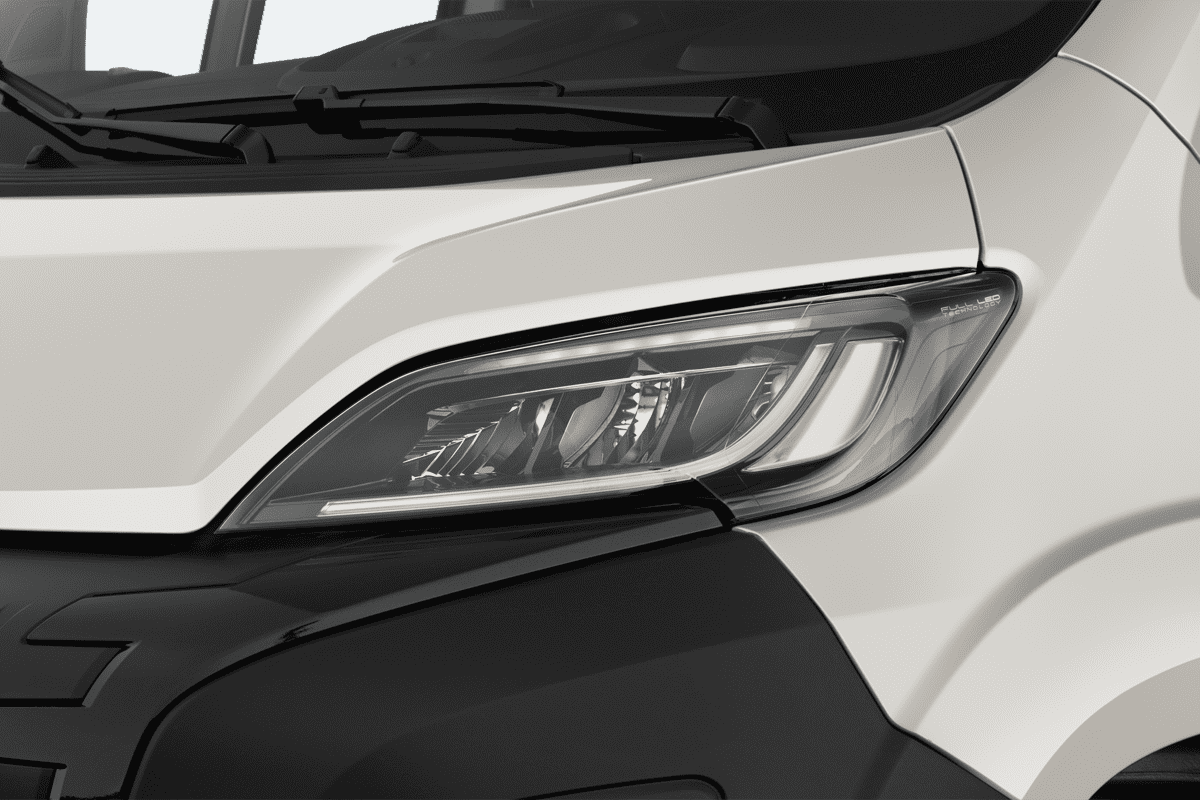 Frontscheinwerfer eines Peugeot e-Boxer