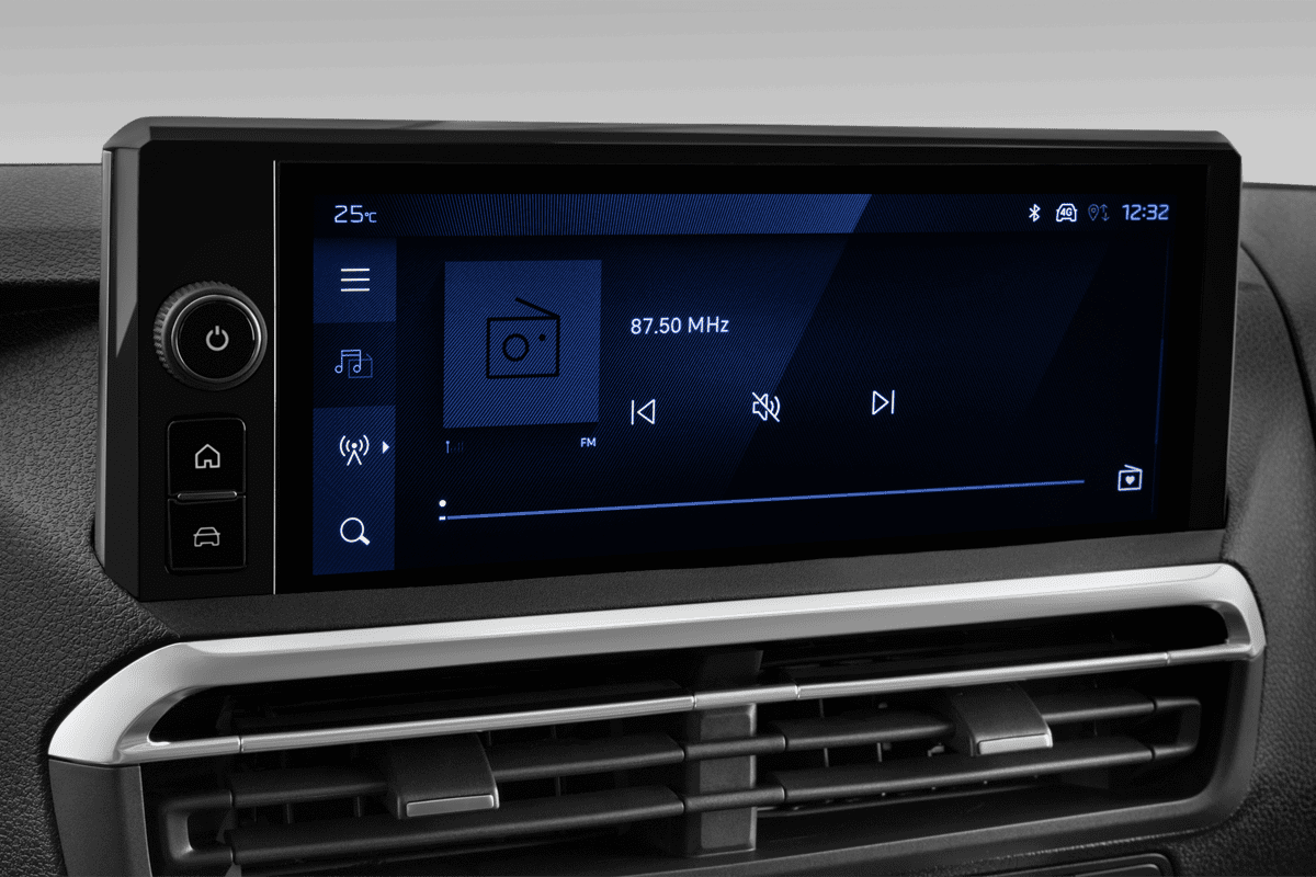 Audiosystem eines Peugeot E-Expert Kastenwagen 