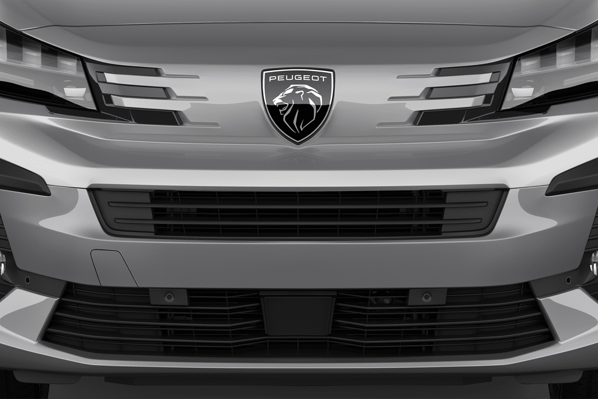 Kühlergrill eines Peugeot E-Expert Kastenwagen 