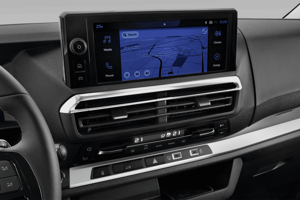 Mittelkonsole eines Peugeot E-Expert Kastenwagen 