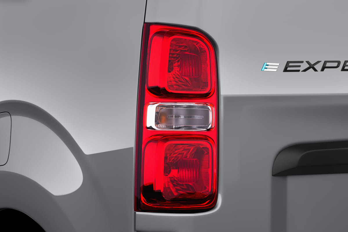Heckleuchten eines Peugeot E-Expert Kastenwagen 