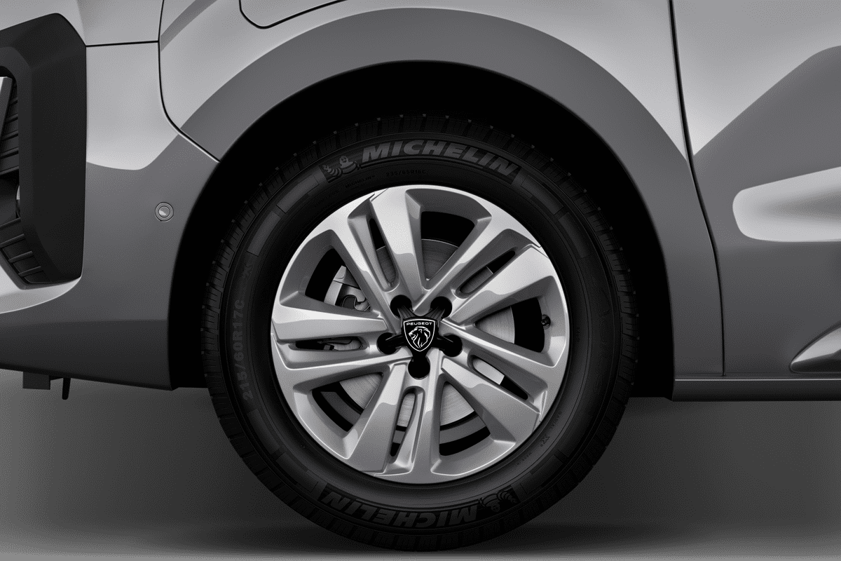 Radkappe oder Felge eines Peugeot E-Expert Kastenwagen 