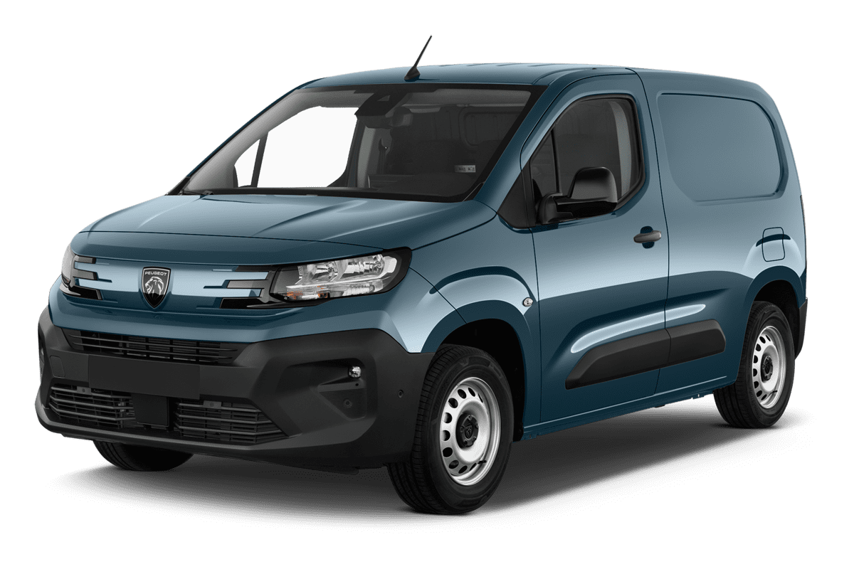 Schräge Frontansicht eines Peugeot e-Partner Kastenwagen, freigestellt