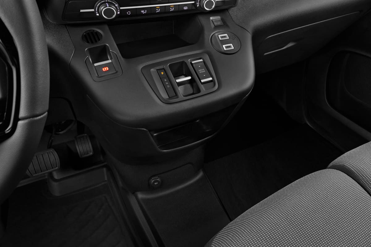 Schaltknüppel eines Peugeot e-Partner Kastenwagen