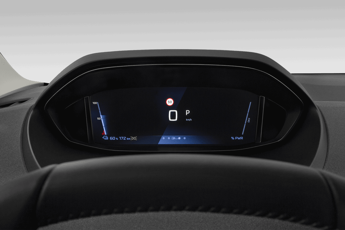 Kombiinstrument eines Peugeot e-Rifter