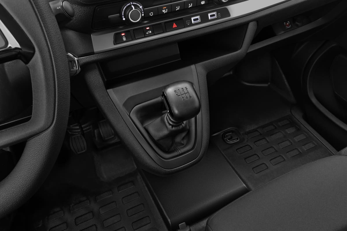 Schaltknüppel eines Peugeot Expert Kastenwagen