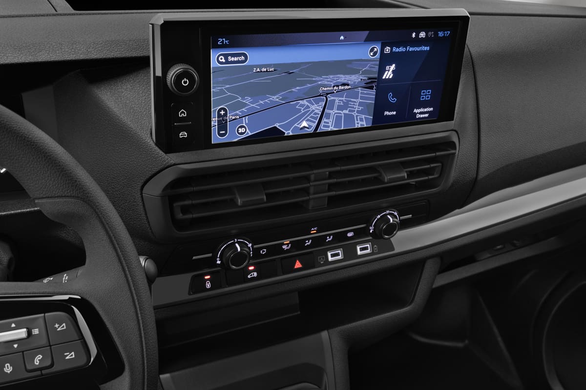 Mittelkonsole eines Peugeot Expert Kastenwagen