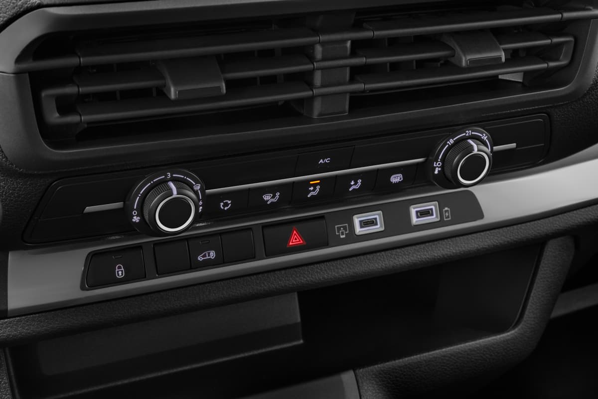 Klimasteuerung eines Peugeot Expert Kastenwagen