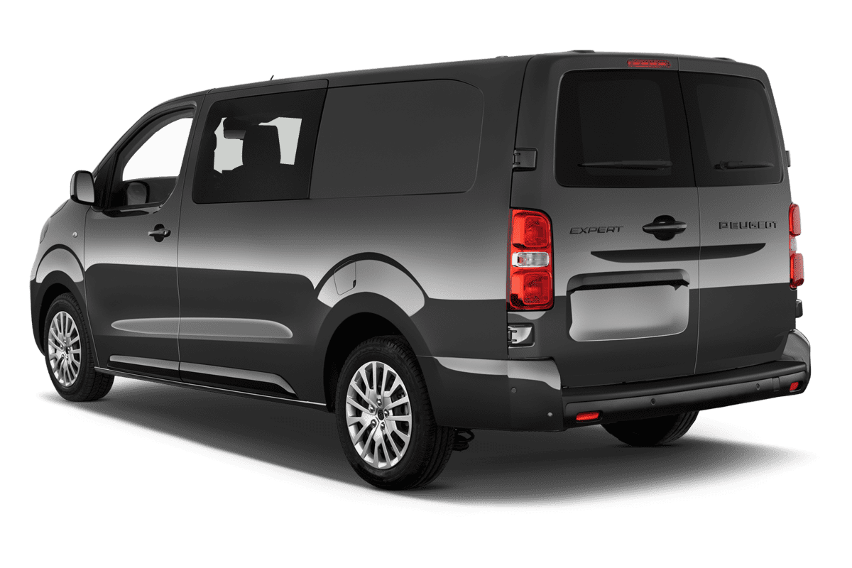 Schräge Heckansicht eines Peugeot Expert verglaster Kastenwagen, freigestellt