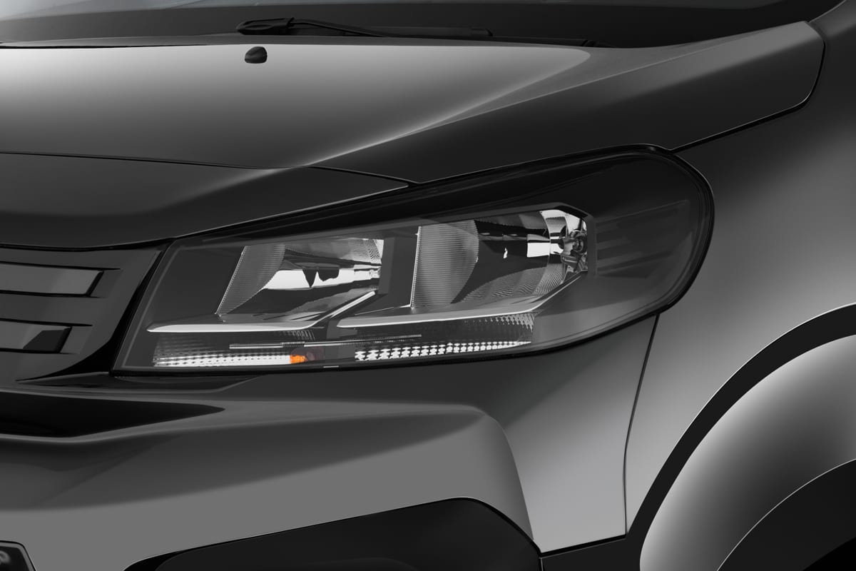 Frontscheinwerfer eines Peugeot Expert verglaster Kastenwagen