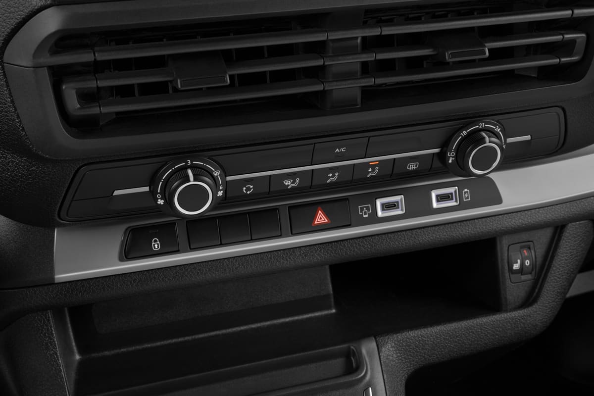 Klimasteuerung eines Peugeot Expert verglaster Kastenwagen