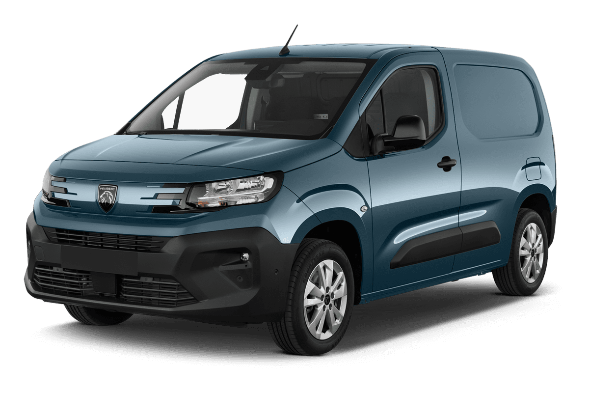 Schräge Frontansicht eines Peugeot Partner Kastenwagen, freigestellt