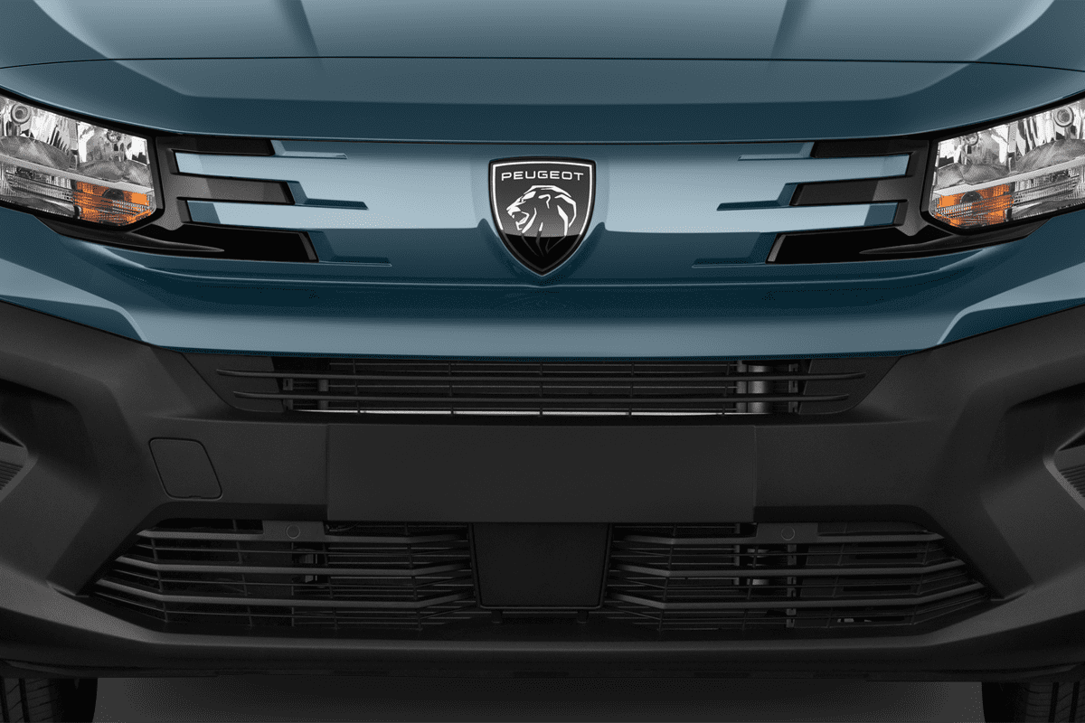 Kühlergrill eines Peugeot Partner Kastenwagen