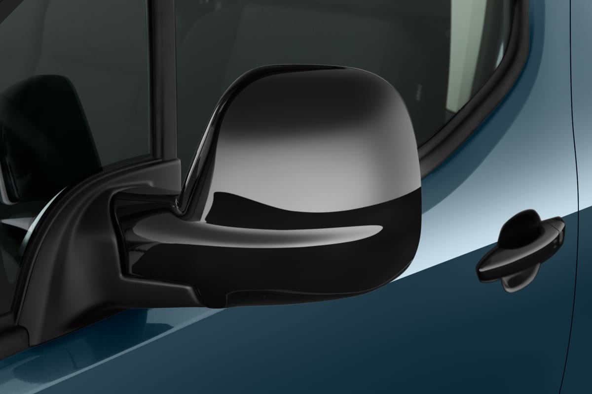 Rückspiegel eines Peugeot Partner Kastenwagen