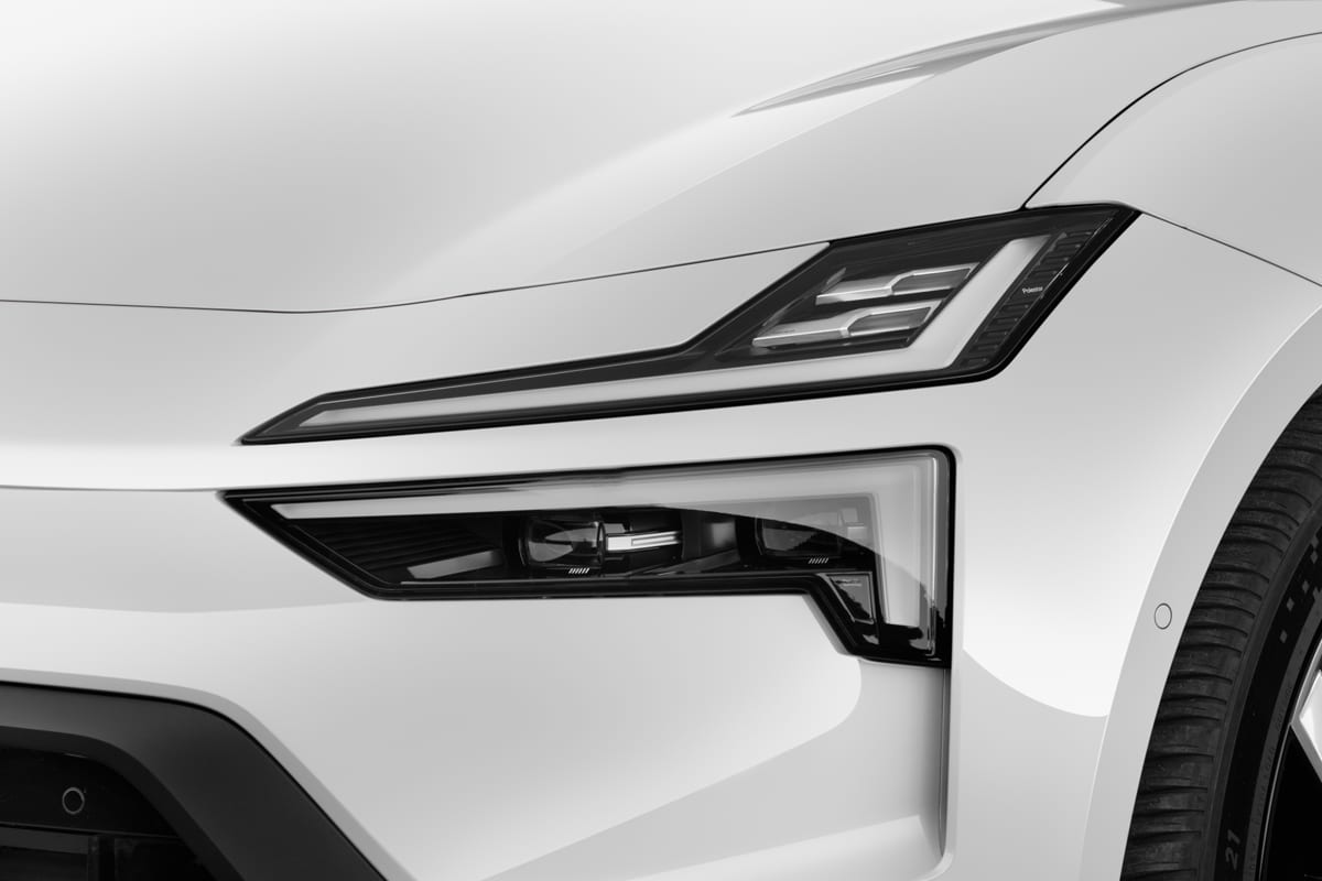 Frontscheinwerfer eines Polestar 4