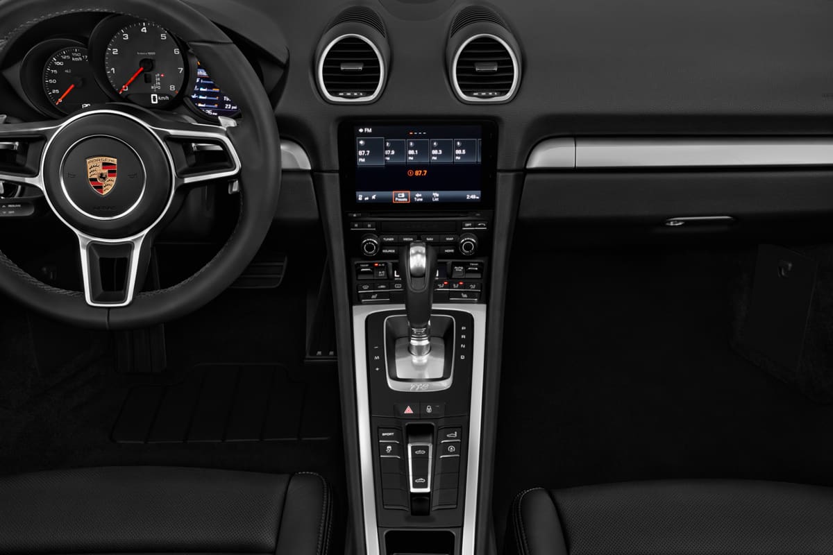 Mittelkonsole eines Porsche 718 Boxster