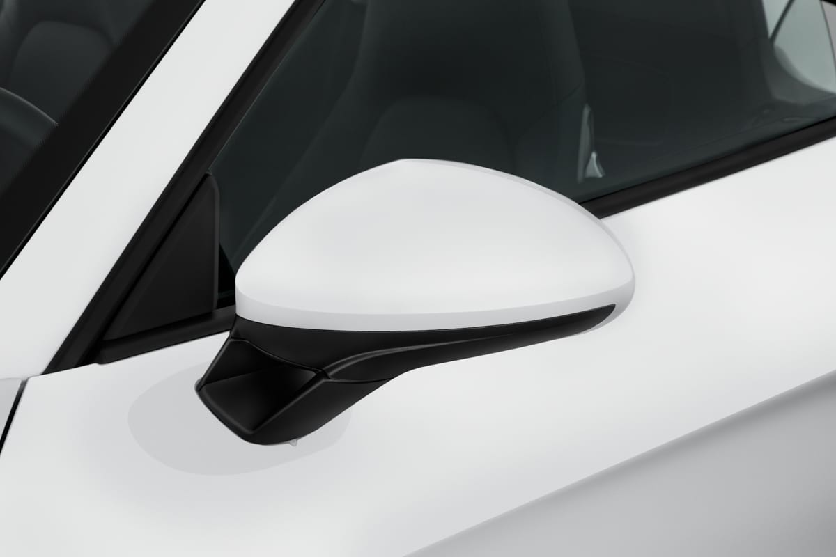 Rückspiegel eines Porsche 718 Boxster