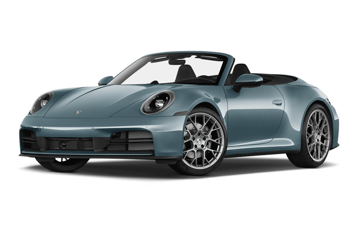 Tiefe, schräge Heckansicht eines Porsche 911 Cabriolet, freigestellt