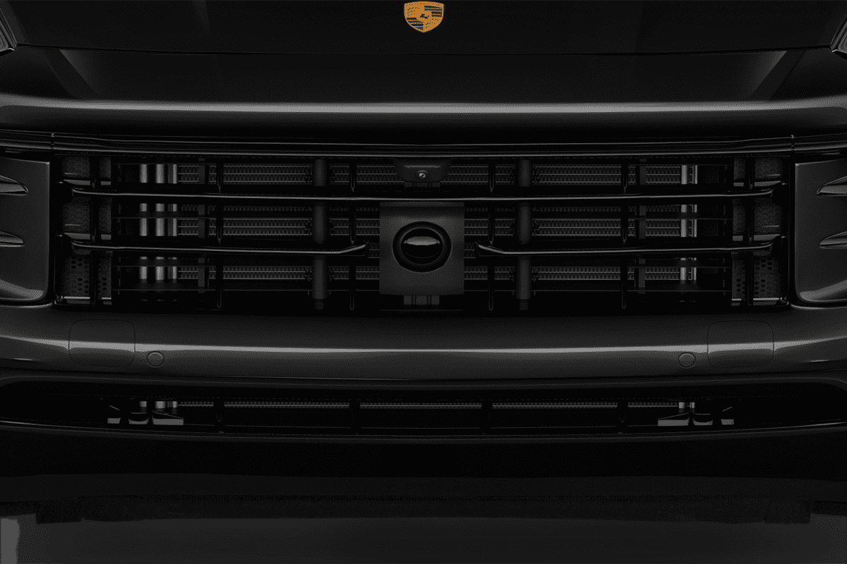 Kühlergrill eines Porsche Cayenne Black Edition Plug-in-Hybrid