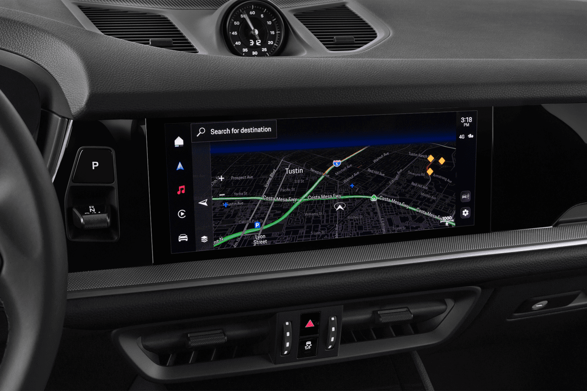 Mittelkonsole eines Porsche Cayenne Black Edition Plug-in-Hybrid