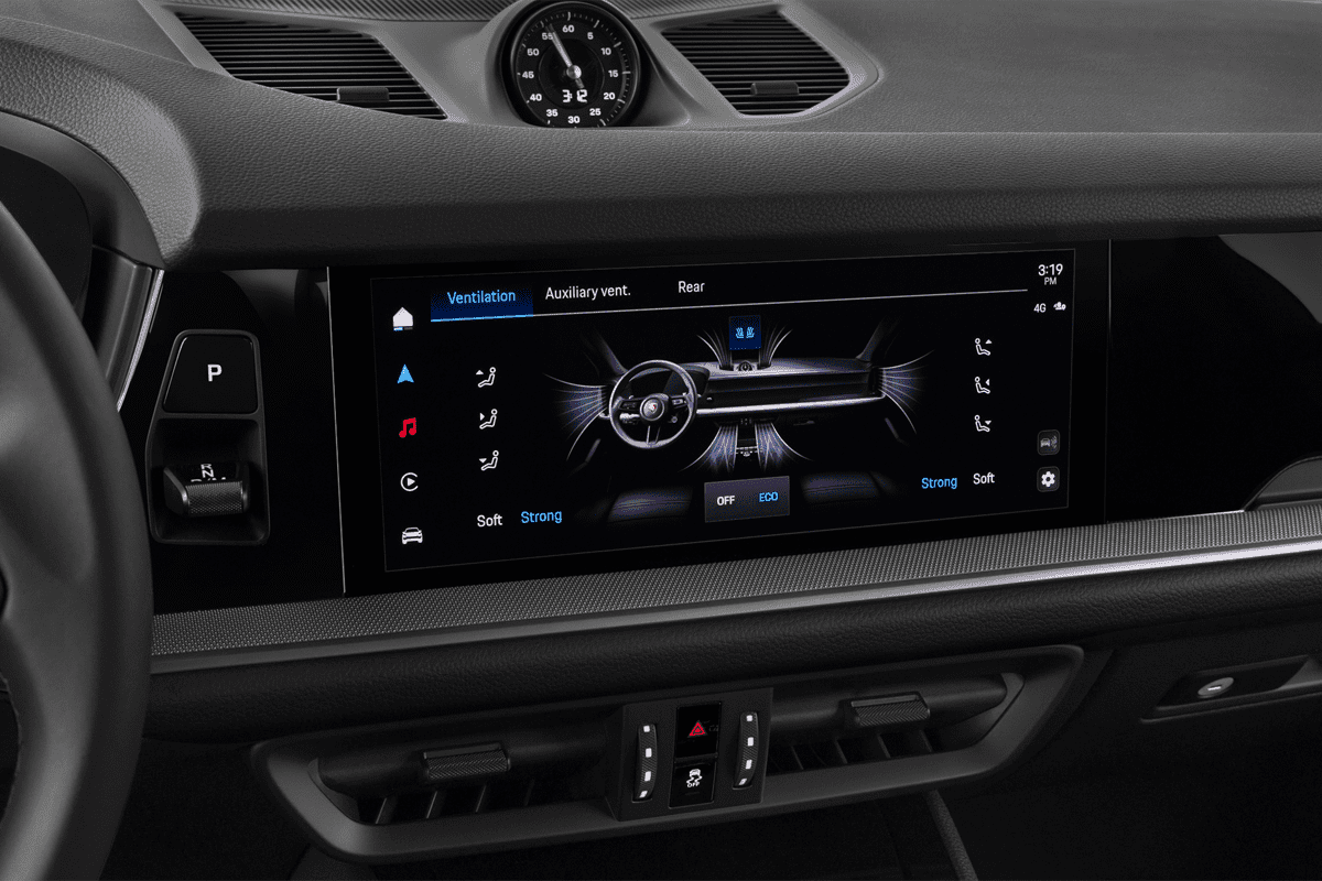 Klimasteuerung eines Porsche Cayenne Black Edition Plug-in-Hybrid