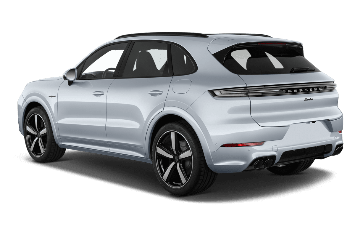 Schräge Heckansicht eines Porsche Cayenne Plug-in-Hybrid, freigestellt