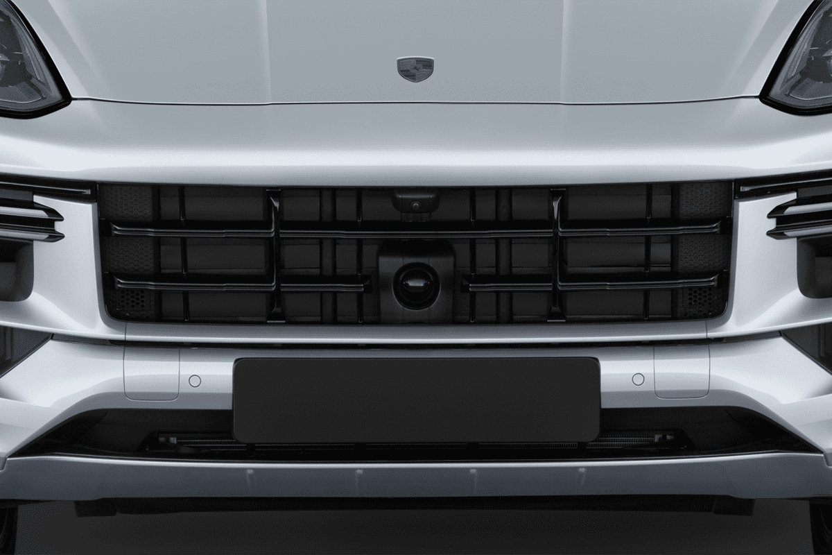 Kühlergrill eines Porsche Cayenne Plug-in-Hybrid