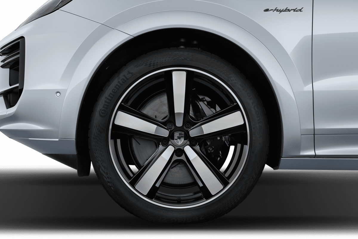 Radkappe oder Felge eines Porsche Cayenne Plug-in-Hybrid