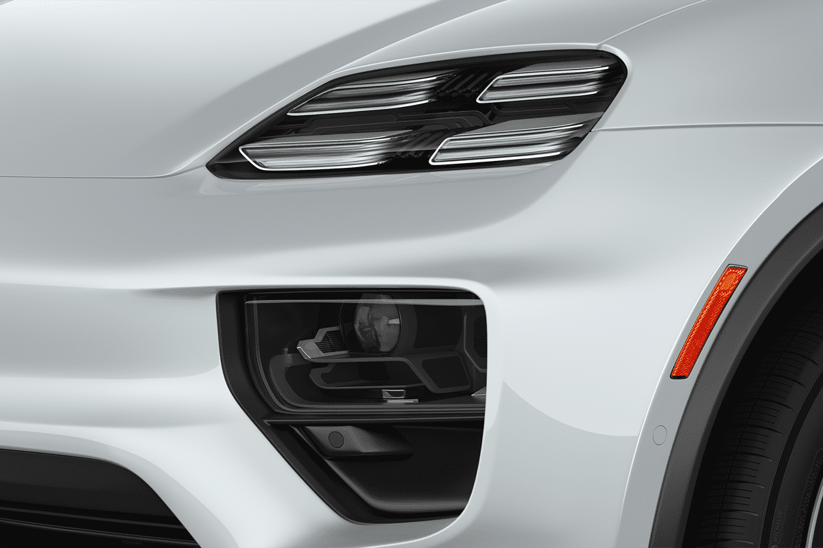 Frontscheinwerfer eines Porsche Macan BEV