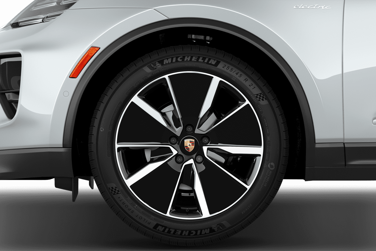 Radkappe oder Felge eines Porsche Macan BEV