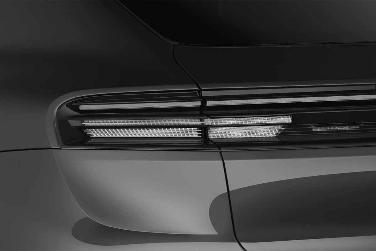 Heckleuchten eines Porsche Macan BEV  (KI-generiert)