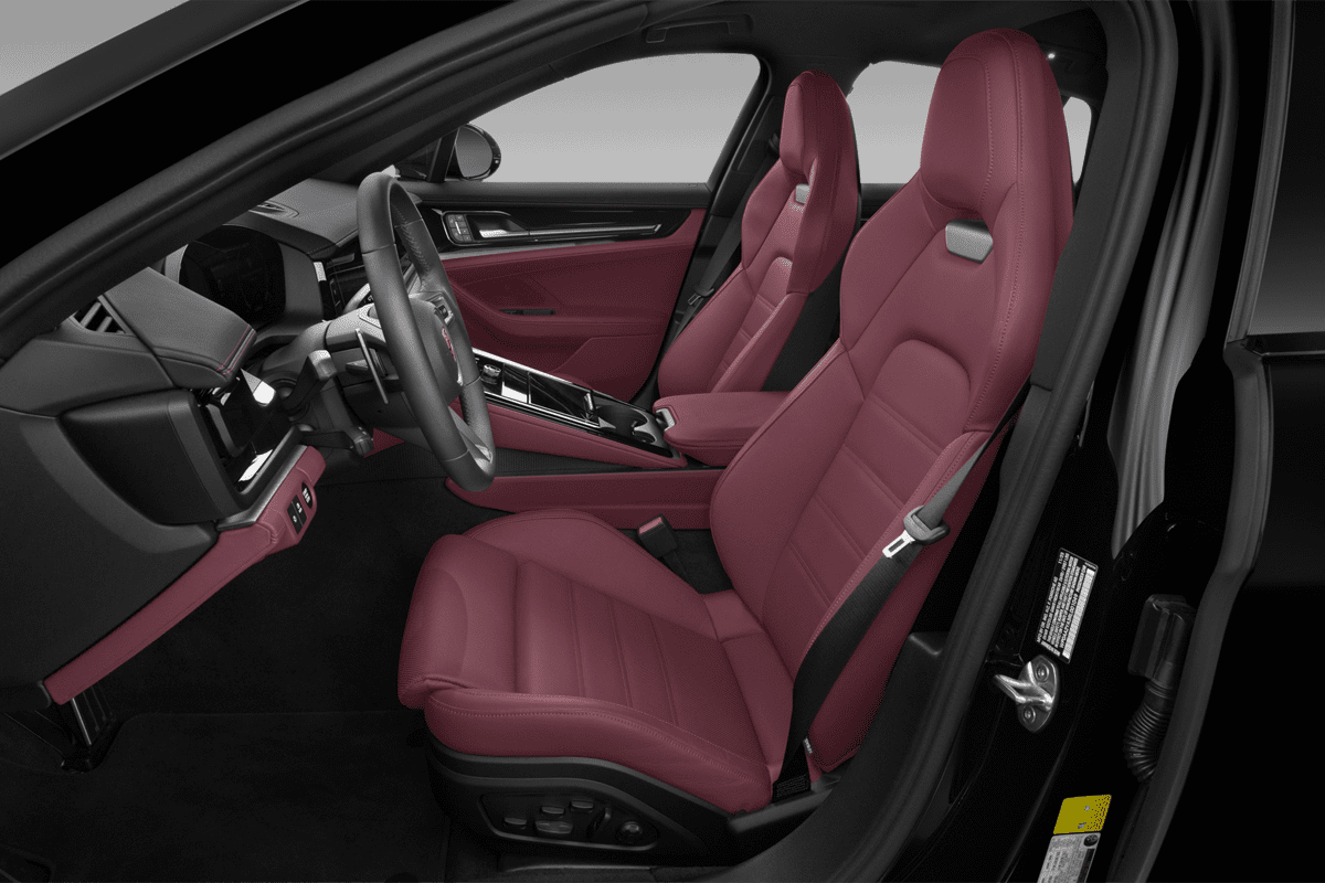 Vordersitze eines Porsche Panamera (KI-generiert)