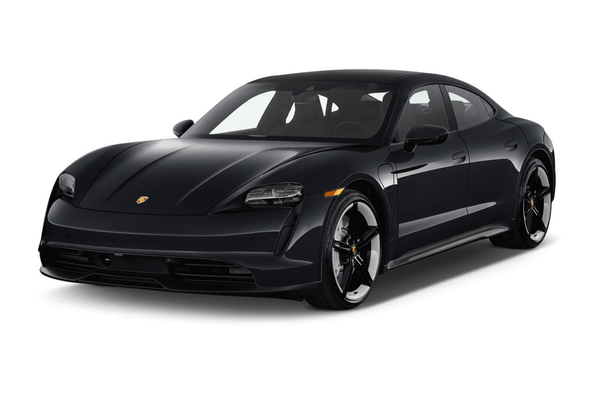 Schräge Frontansicht eines Porsche Taycan, freigestellt