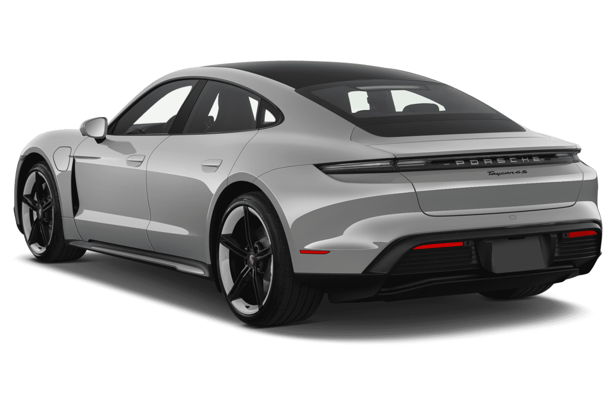 Schräge Heckansicht eines Porsche Taycan, freigestellt
