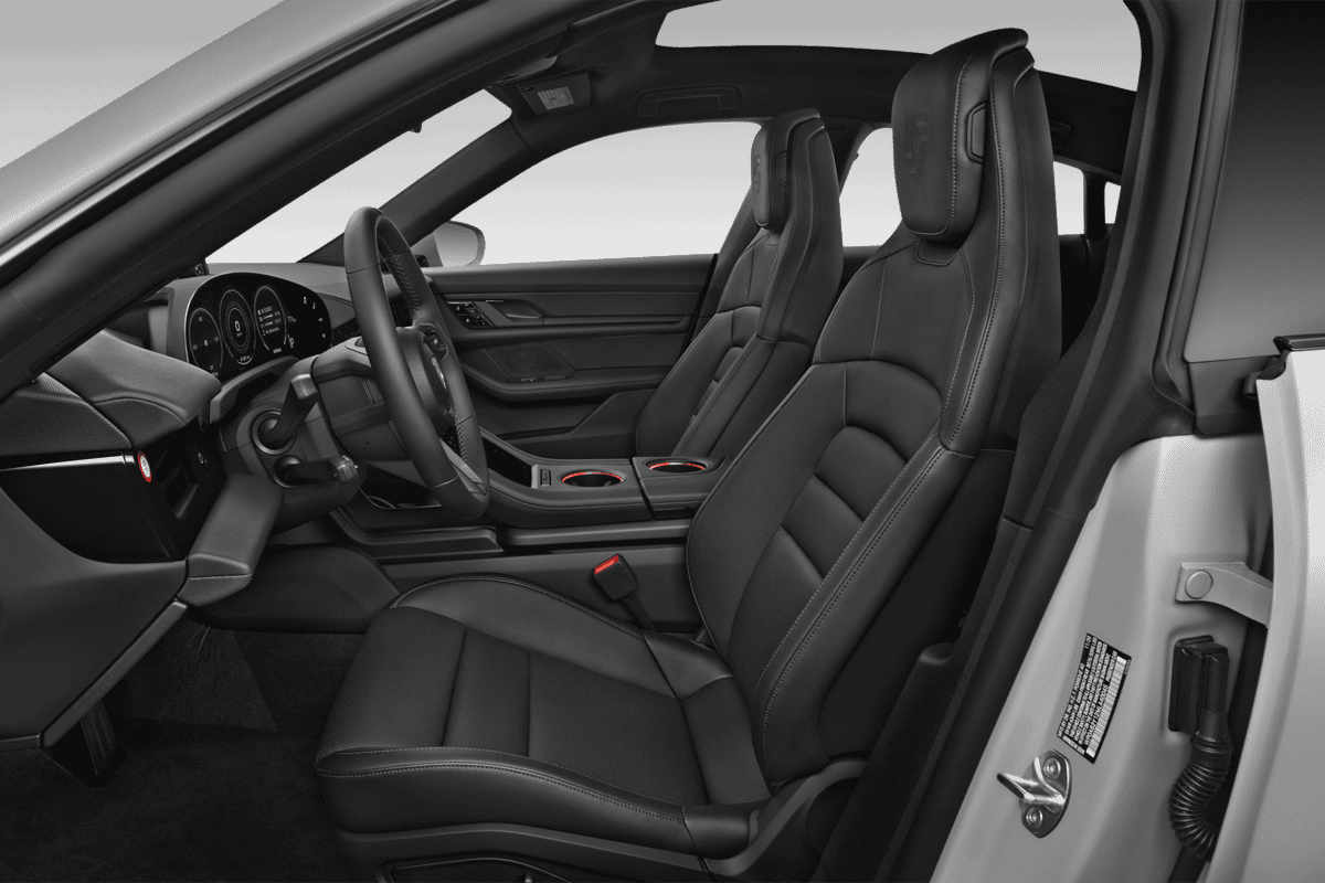 Vordersitze eines Porsche Taycan