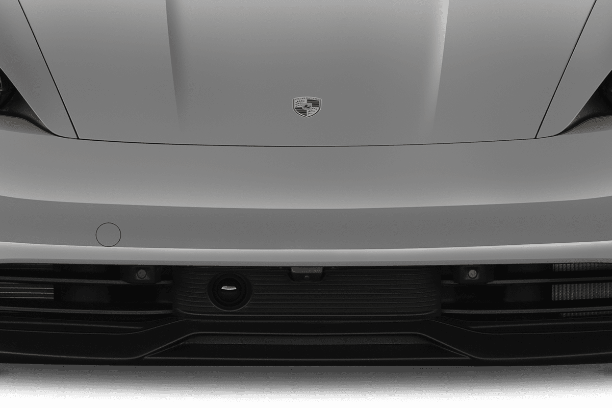 Kühlergrill eines Porsche Taycan