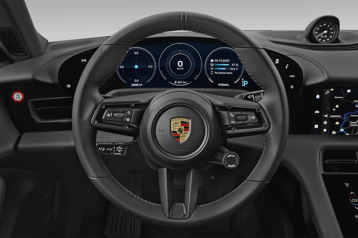 Lenkrad eines Porsche Taycan