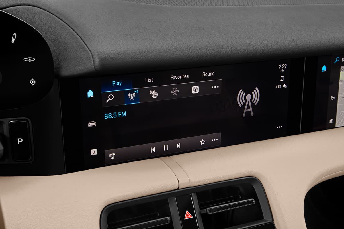 Audiosystem eines Porsche Taycan Sport Turismo