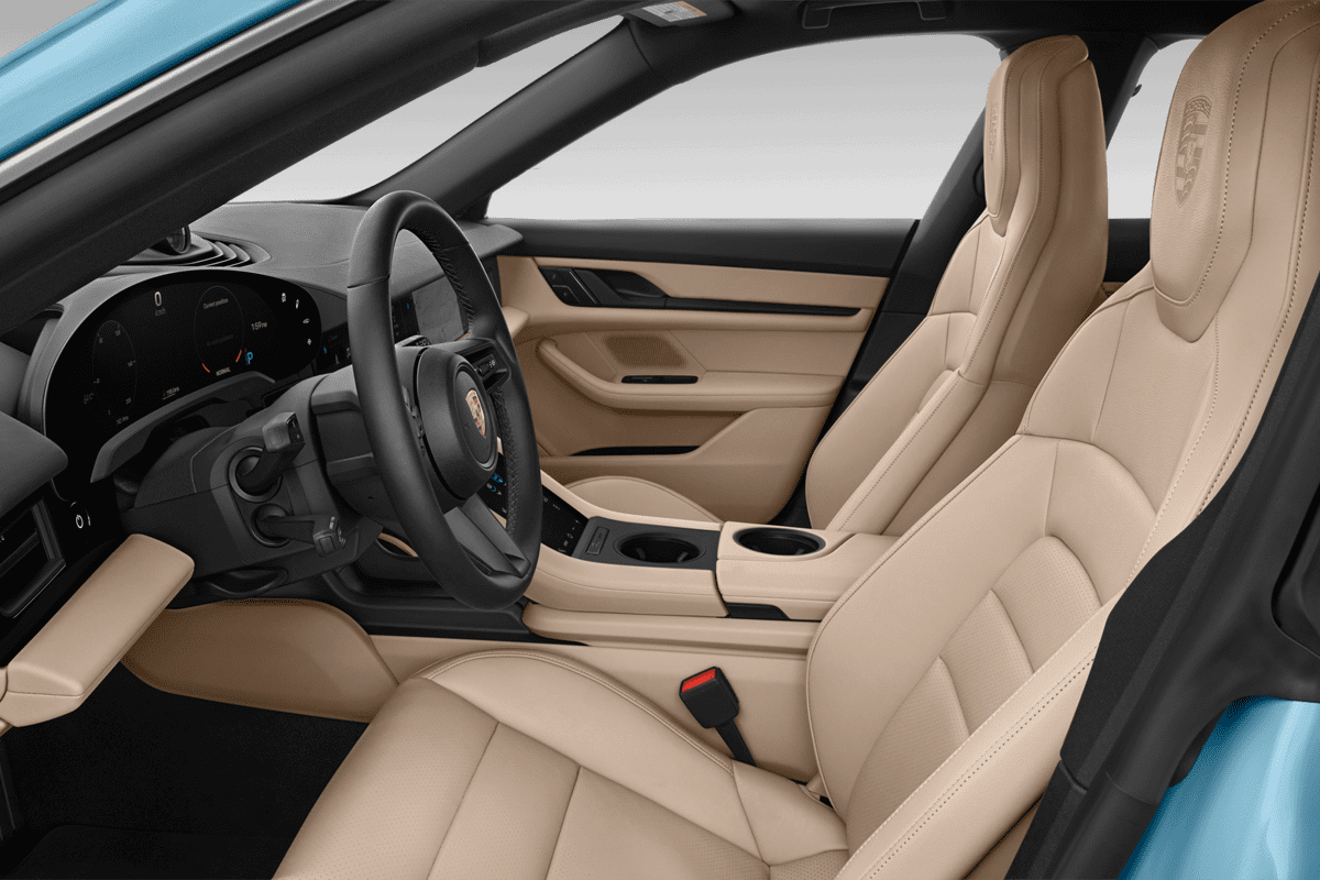 Vordersitze eines Porsche Taycan Sport Turismo