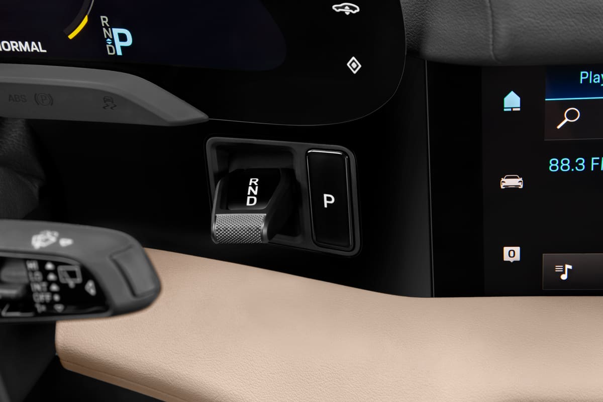 Schaltknüppel eines Porsche Taycan Sport Turismo